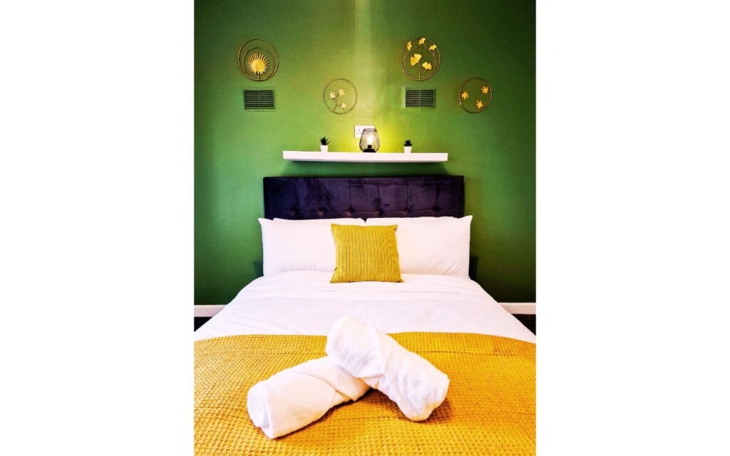 lodginet stays county heights bedroom 1 b