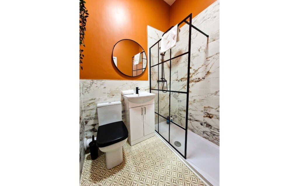 lodginet stays county luxe bathroom