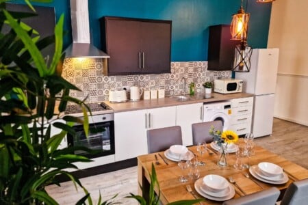 lodginet stays county luxe kitchen dinner