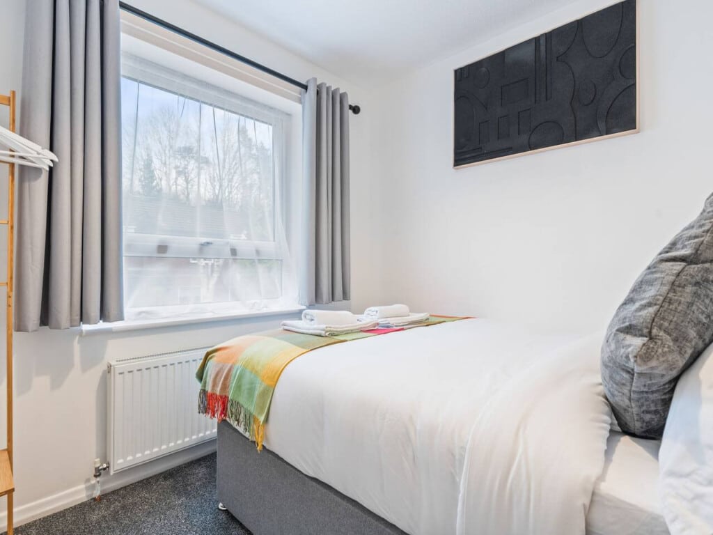 double-bed-bedroom-business-stay-telford