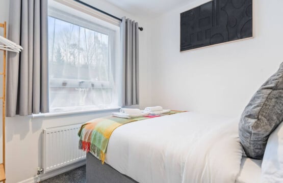 double-bed-bedroom-business-stay-telford