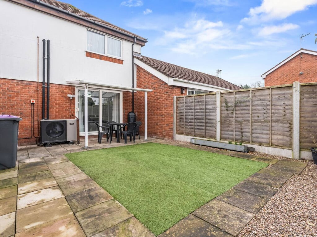 family-friendly-serviced-house-garden-telford
