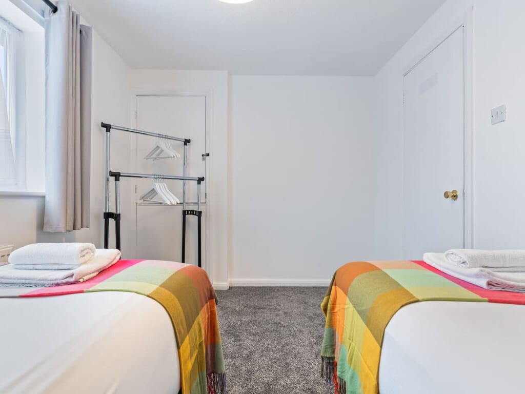 contractor-friendly-bedroom-telford-serviced-house