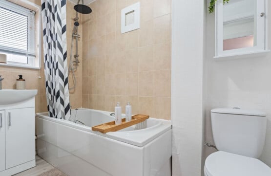 telford-centre-house-modern-bathroom-serviced-accommodation