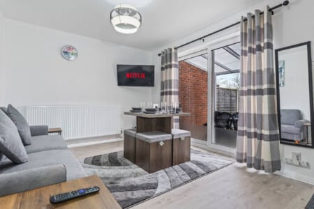comfortable-living-room-business-stay-telford